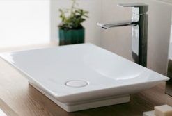 banner-chau-rua-lavabo-inax-dat-tren-ban.jpg
