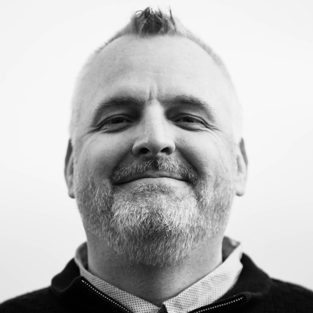 profilepic-def-tstm-cbj-bw03a-crop3.jpg