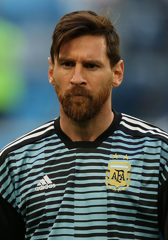 Lionel_Messi_20180626.jpg