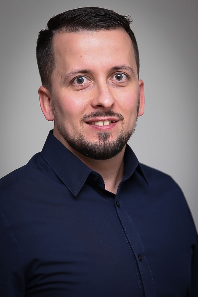 Andrew_Pokha_headshot.jpg