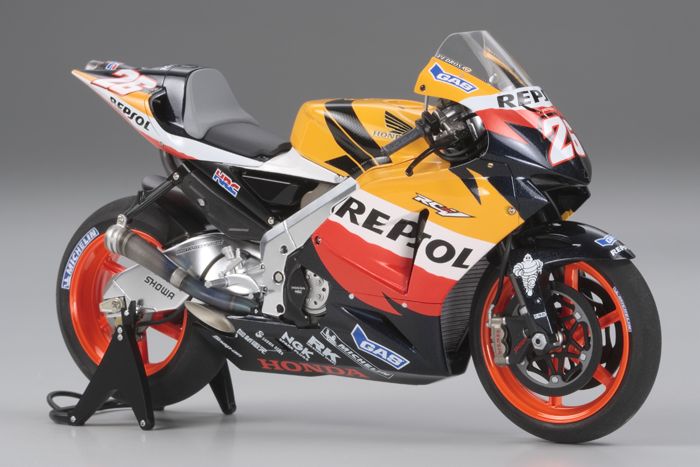 2006-repsol-honda-rc211v-14106-32654.jpg